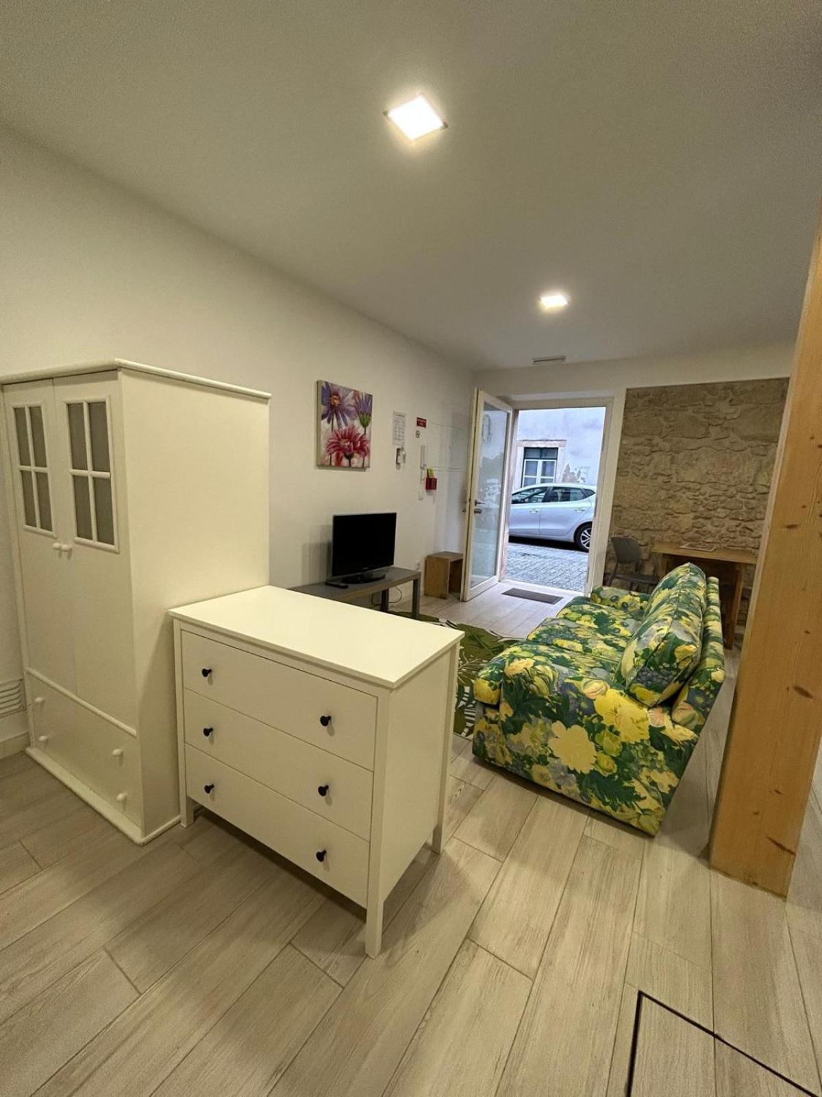Estudio No Res Do Chao Em Pleno Centro Historico De * Coimbra